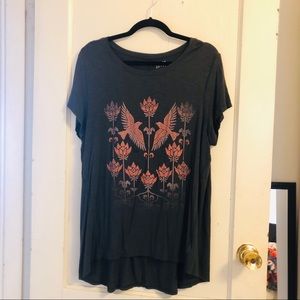 AMERICAN EAGLE SOFT & SEXY HI-LO GRAPHIC T - XL